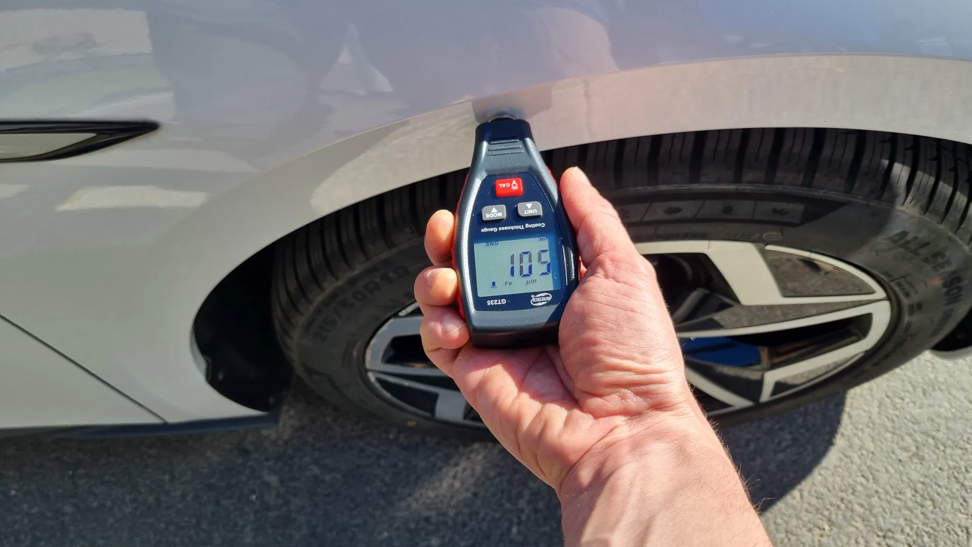 Měření laku při kontrole vozu